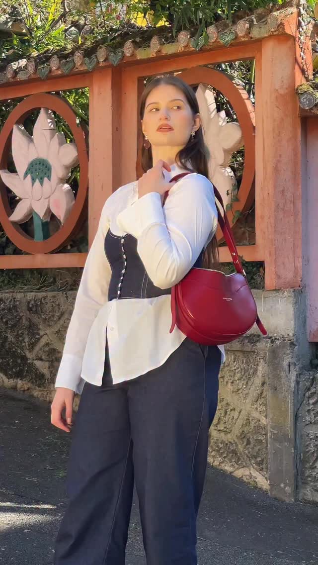 Outfit of the day avec les boucles Danaé 🍇

 Modèle: @byclaireg 
Bijoux: @pachanana_ 
Tenues: @vanibeparis
Assistant: @jeandelav 
Photographe: @rf2.4