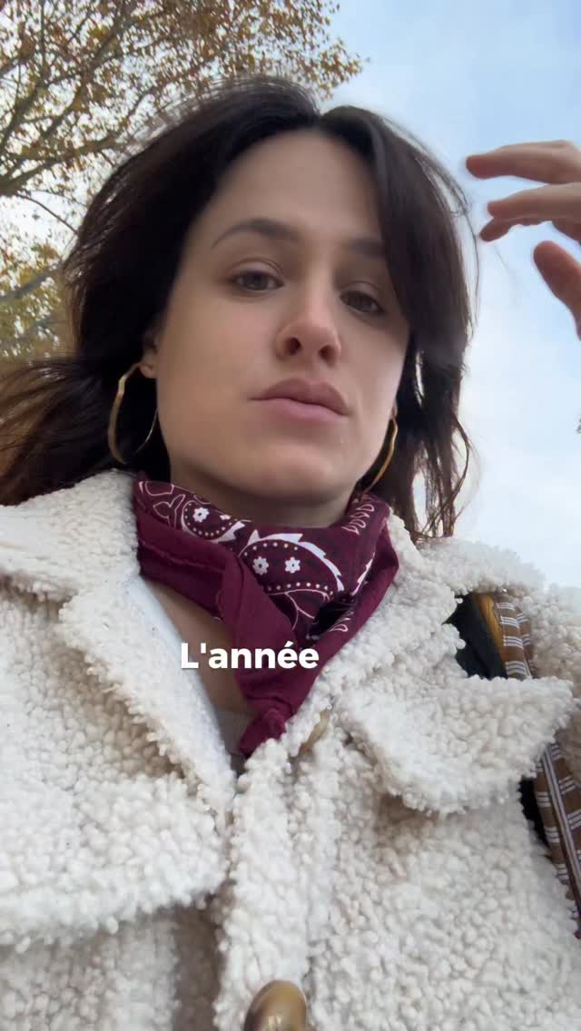 J’ai eu envie de vous tourner un petit vlog spontané de ma journée à Paris.
J’ai désormais terminé les dernières pièces que j’ai en tête depuis plusieurs semaines pour cette collection. J’espère qu’elle vous plaira autant qu’elle m’a plu pour la créer ✨