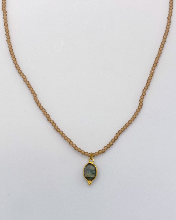 Collier court composé de perles de quartz fumé et d'une labradorite, collier de protection