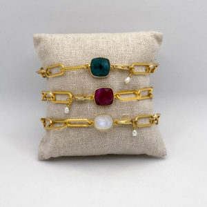 Bracelets en acier inoxydable doré et pierre semi-précieuse (silimanite couleur rubis, et couleur émeraude, pierre de lune et de culture)