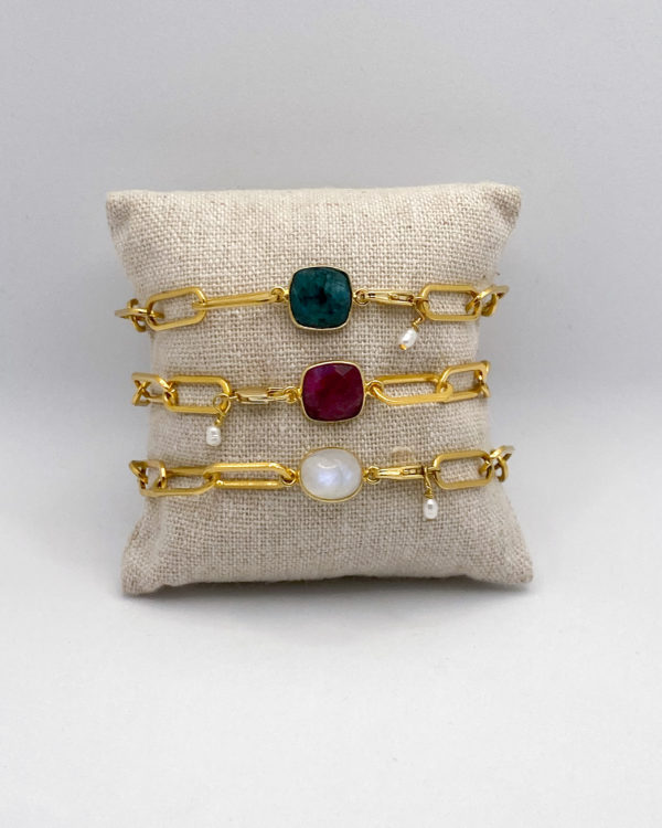 Bracelets en acier inoxydable doré et pierre semi-précieuse (silimanite couleur rubis, et couleur émeraude, pierre de lune et de culture)