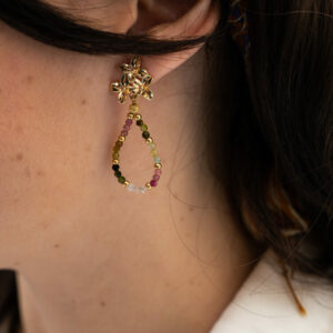 Paire de boucles d’oreilles pendantes en acier inoxydable, colorées composées d’un clou d’oreilles fleurs et d’une goutte de pierres de tourmalines melon d’eau