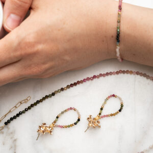 Bijoux colorés de la collection éros en acier inoxydable et de perles de tourmalines melon