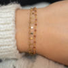 Bracelet double en acier inoxydable composé de détails crantés et d’une chaîne de silimanite couleur grenat