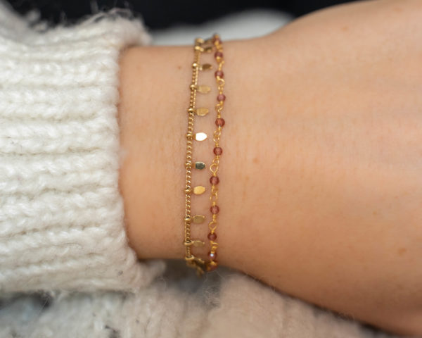 Bracelet double en acier inoxydable composé de détails crantés et d’une chaîne de silimanite couleur grenat
