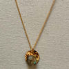 Collier élégant en en acier inoxydable avec son pendentif en labradorite, et son pendentif rond martellé