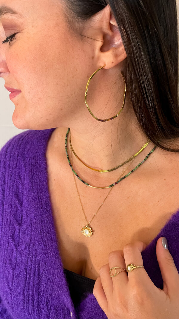 Colliers en acier inoxydable avec forme de serpentine plat doré, accumulation de pierres et forme de tournesol