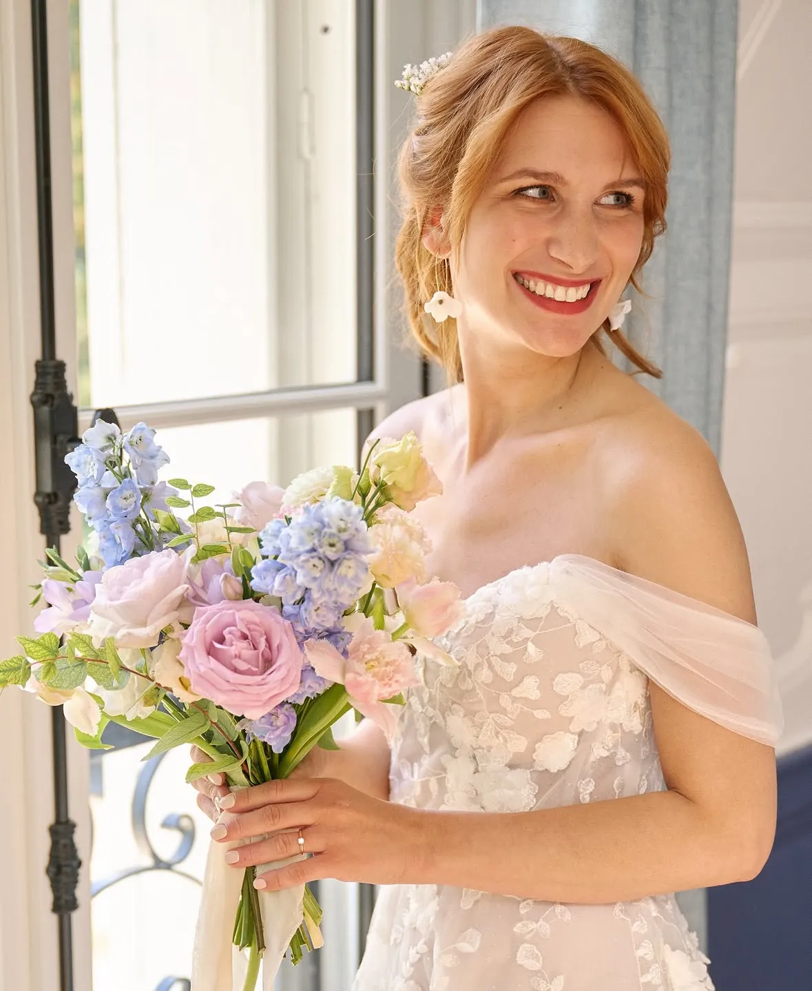 Boucles pendantes acier inoxydable, design floral, bijoux légers, accessoire tendance. bijou mariage, capsule cérémonie