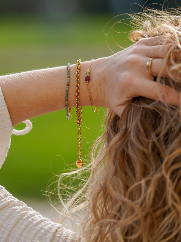 Photo mannequin avec 3 bracelet en acier inoxydable et pierres précieuses