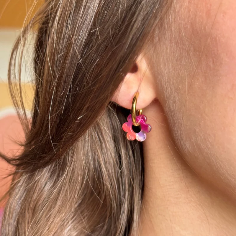 mini créoles, boucle d’oreille fleur, bijou interchangeable, accessoire femme, créoles petites, style bohème, bijoux modulables, fleur décorative, boucle d’oreille légère, accessoire tendance.