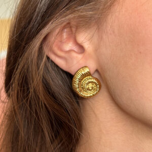 boucles coquillage, bijoux plage, accessoire estival, boucle d’oreille marine, bijou tendance, style bohème, bijou léger, design naturel, boucle d’oreille été, accessoire femme.
