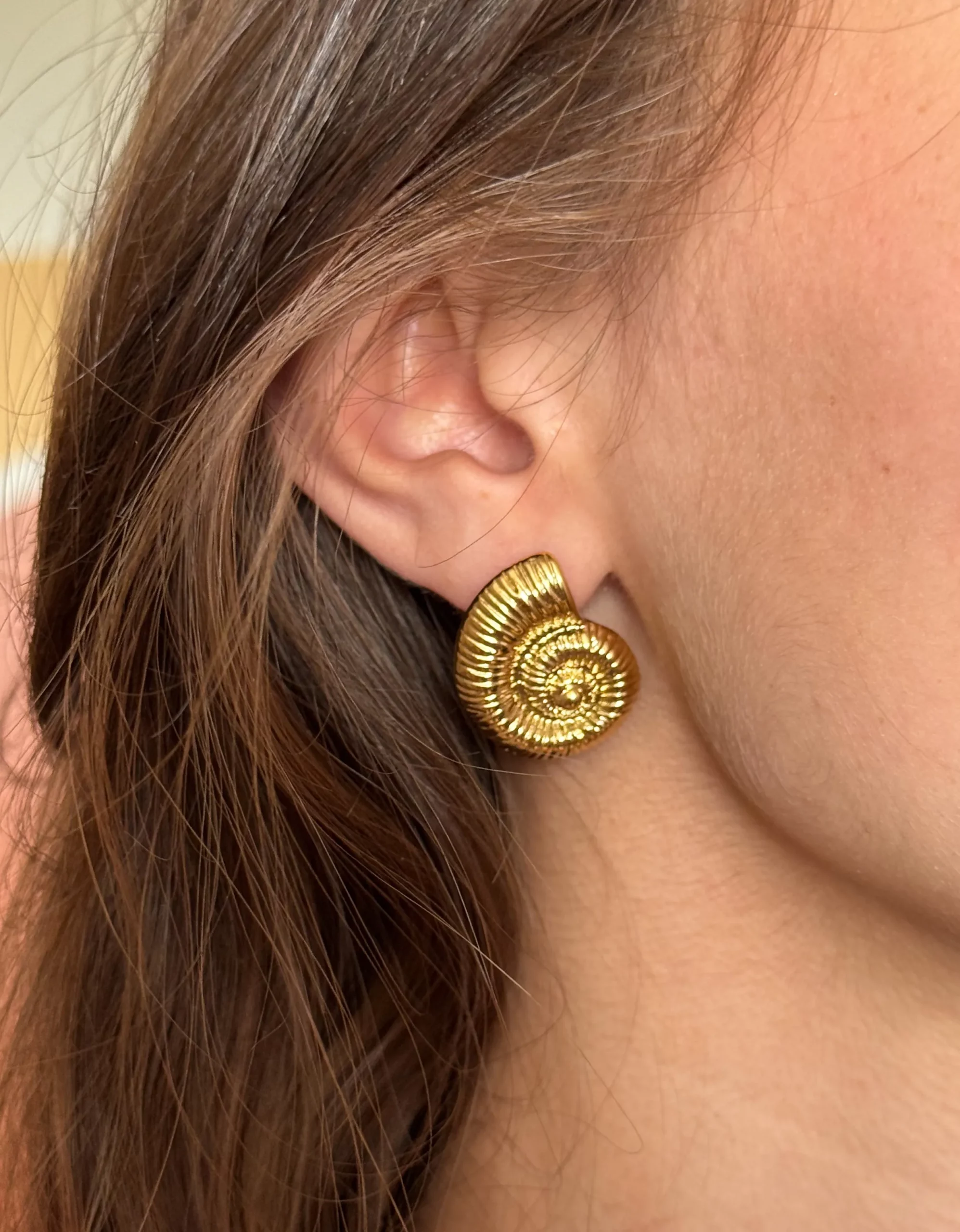 boucles coquillage, bijoux plage, accessoire estival, boucle d’oreille marine, bijou tendance, style bohème, bijou léger, design naturel, boucle d’oreille été, accessoire femme.