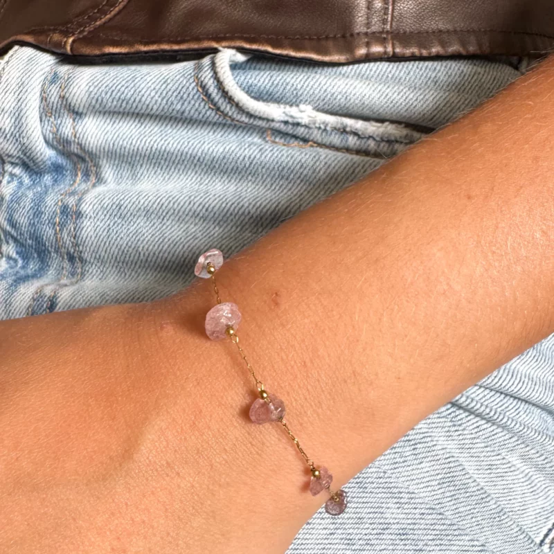 Bracelet doré fin, pierres tourmalines, quartz rose, améthyste, acier inoxydable, bijou minimaliste, bracelet tendance été.
