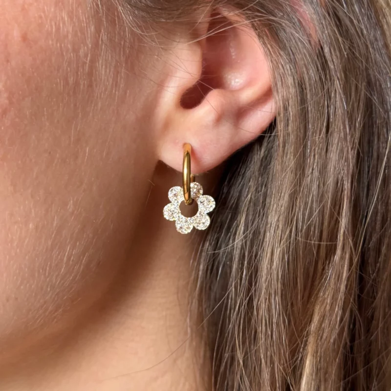 mini créoles, boucle d’oreille fleur, bijou interchangeable, accessoire femme, créoles petites, style bohème, bijoux modulables, fleur décorative, boucle d’oreille légère, accessoire tendance.