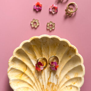 mini créoles, boucle d’oreille fleur, bijou interchangeable, accessoire femme, créoles petites, style bohème, bijoux modulables, fleur décorative, boucle d’oreille légère, accessoire tendance.